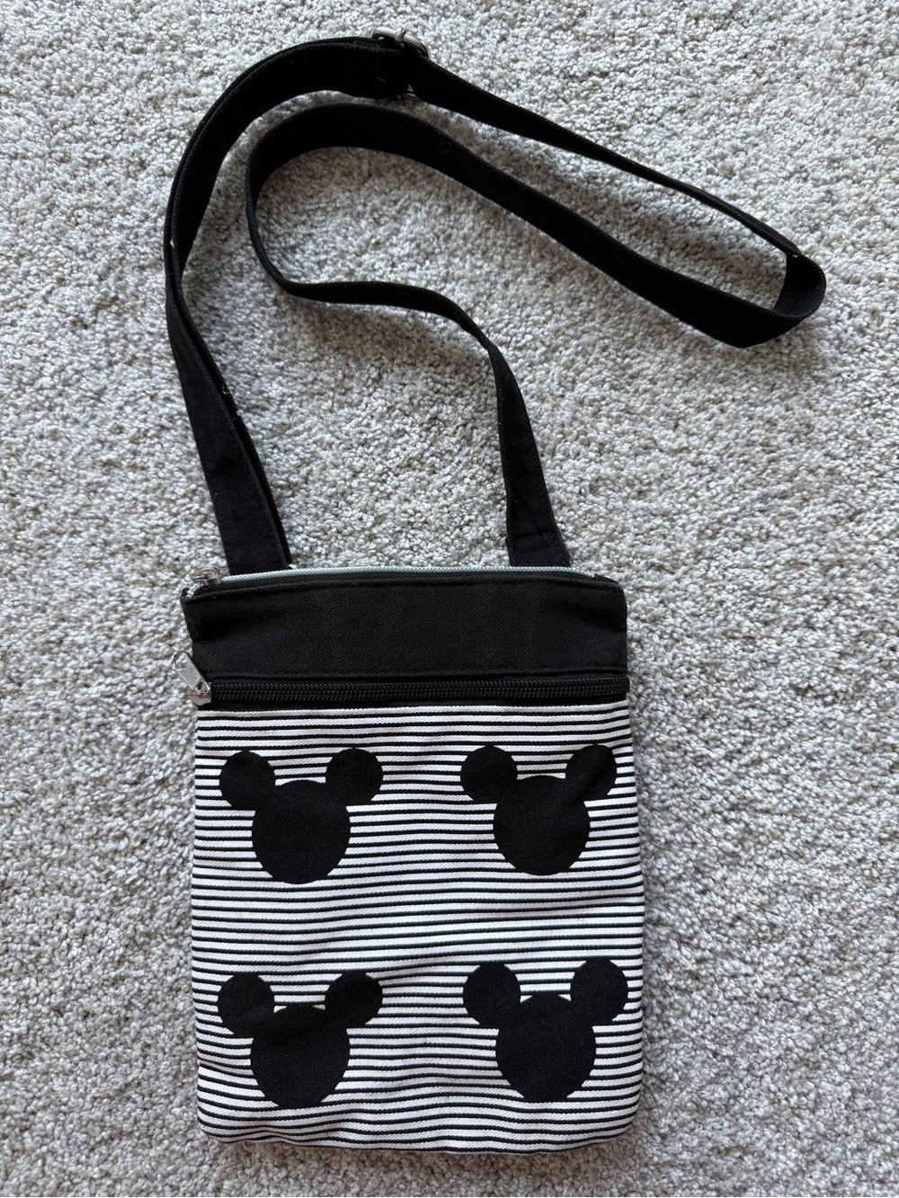 Disney vacation coming up?  You need this Disney parks cross body bag.